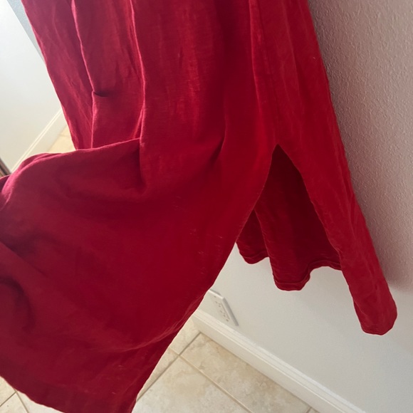 Torrid red short sleeved midi dress v-neck and slits in both sides. Size 1 - Picture 5 of 5